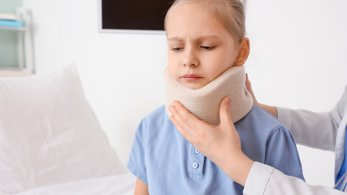 首の痛みは接骨院で改善できる?整形外科との違いを解説