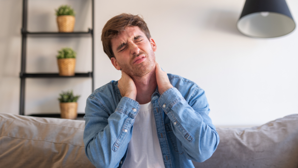 寝違えたとき接骨院に行くべき？治療法を解説