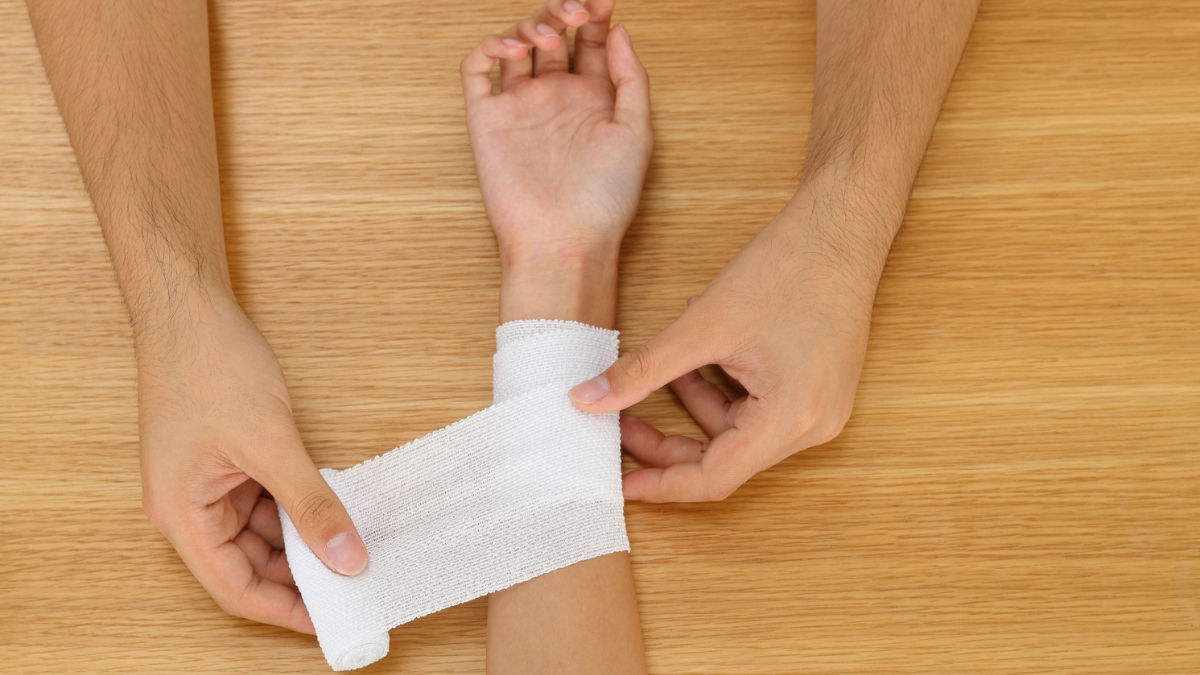 スポーツのケガは接骨院で治せる?治療内容・費用・通院期間を解説