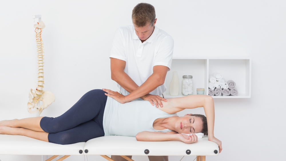 産後の骨盤矯正は接骨院でできる？効果と注意点