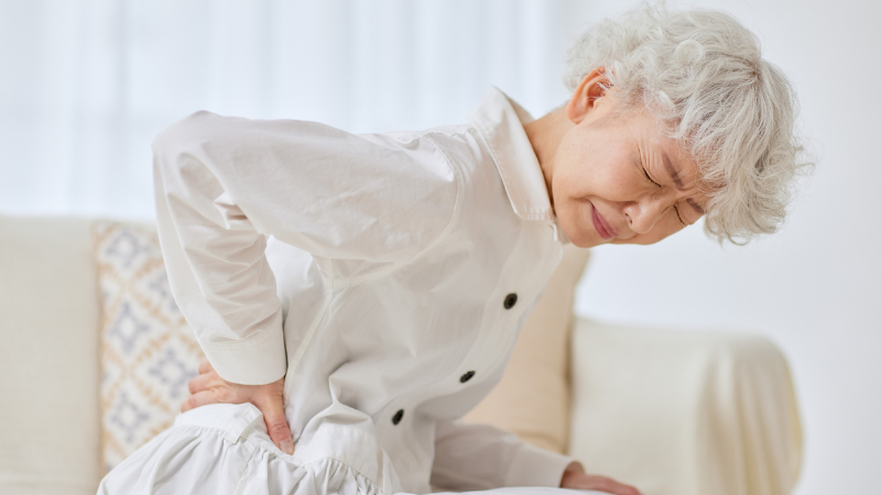 朝起きたら腰が痛い…接骨院に行くべき？