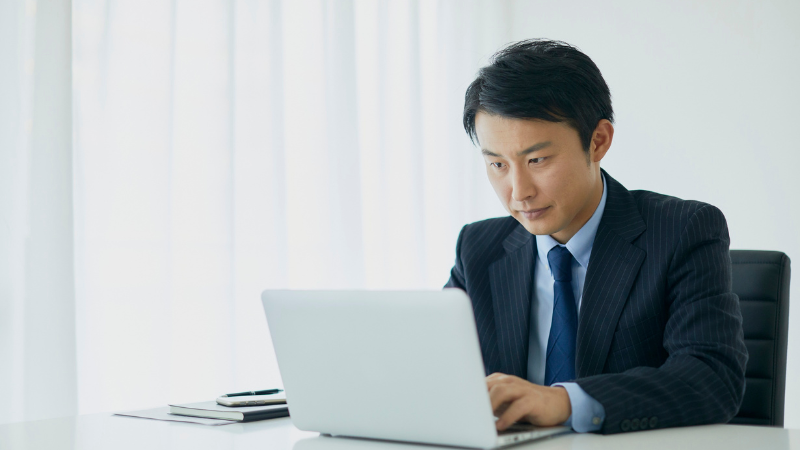 デスクワークの肩こりは接骨院で改善する？